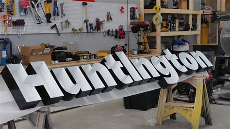 wholesale sign fabricators